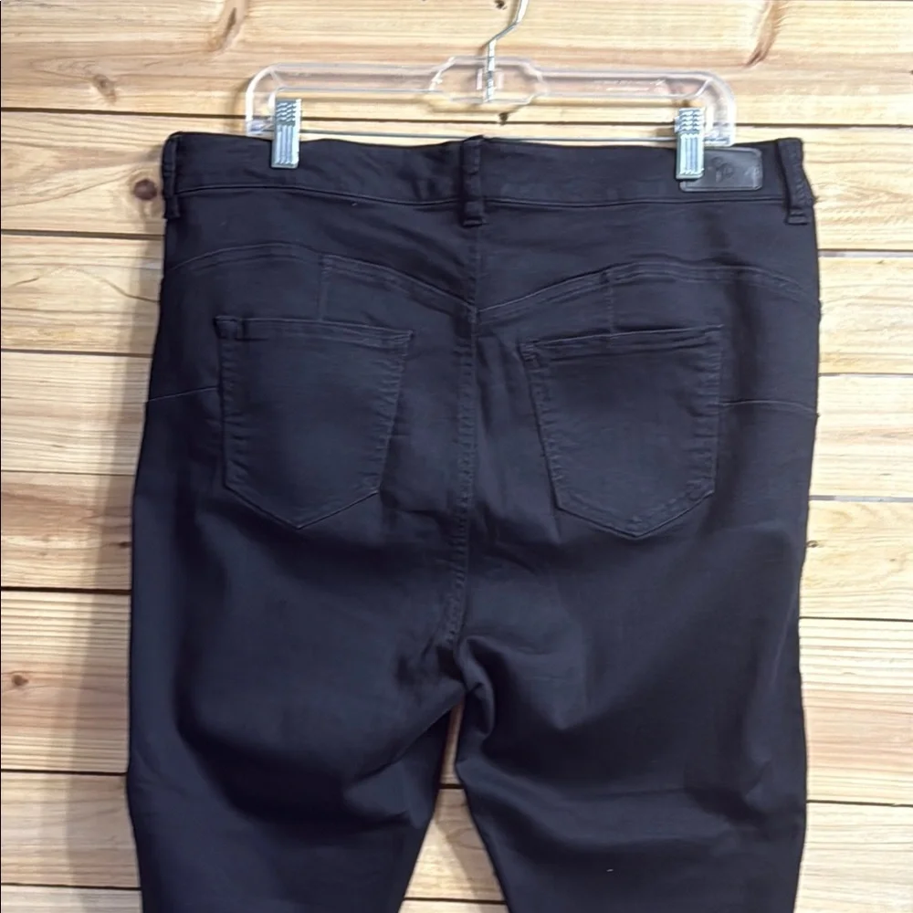 Celebrity Pink Black Skinny Jeans - Picture 7 of 12